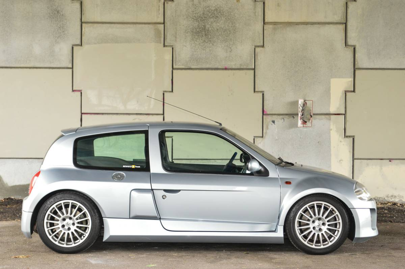 Illustration for article titled For $69,000, Would You Make History With This Uber Rare 2003 Renault Clio V6?